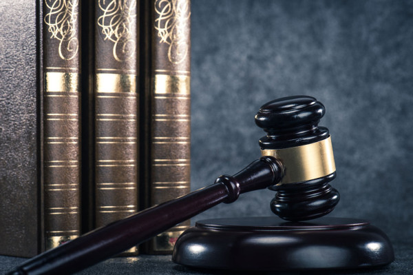 (憲法論文)范文:我國(guó)憲法的司法適用難題及解決辦法 (憲法論文)范文:我國(guó)憲法的司法適用難題及解決辦法